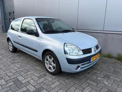 Grijs Gebruikt 2004 Renault Clio II Authentique Hatchback | € 650 (Goede deal)
