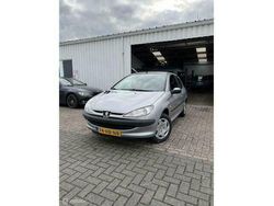 Grijs Gebruikt 2001 Peugeot 206 Hatchback | € 1.299 (Eerlijke prijs)