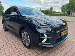 Blauw, metallic lak Gebruikt 2020 Kia e-Niro 3 SUV | € 21.600 (Eerlijke prijs)