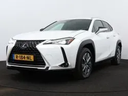 Sonic white (licht wit metallic) Gebruikt 2021 Lexus UX 300e Luxury Line SUV | € 25.945