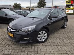 Zwart Gebruikt 2015 Opel Astra Hatchback | € 7.950 (Eerlijke prijs)