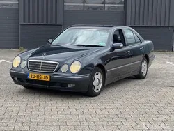 Zwart Gebruikt 2001 Mercedes E200 Sedan | € 2.500