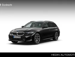 Zwart Nieuw 2025 BMW 330e Comfort Edition Stationwagen | € 75.357 (Goede deal)