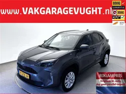 Grijs, metallic lak Gebruikt 2022 Toyota Yaris Cross Active SUV | € 26.950 (Eerlijke prijs)