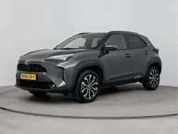 Ash grey metallic (donker grijs metallic) Gebruikt 2023 Toyota Yaris Cross Limited SUV | € 28.645 (Eerlijke prijs)