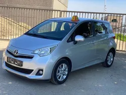 Grijs Gebruikt 2012 Toyota Verso-S Luna MPV | € 8.950 (Eerlijke prijs)