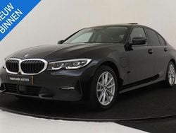 Zwart Gebruikt 2020 BMW 330e Executive Sedan | € 32.890 (Eerlijke prijs)