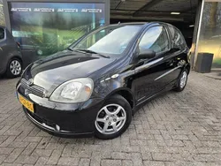 Zwart, metallic lak Gebruikt 2001 Toyota Yaris Sol Hatchback | € 2.250 (Eerlijke prijs)