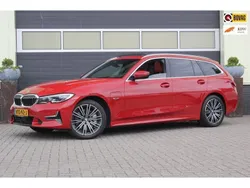 Rood Gebruikt 2022 BMW 330 Luxury Line Stationwagen | € 31.900 (Super prijs)