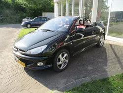 Zwart Gebruikt 2005 Peugeot 206 CC Cabriolet | € 960 (Goede deal)