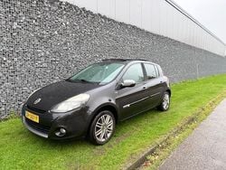 Zwart Gebruikt 2012 Renault Clio IV Night&Day Hatchback | € 4.990 (Goede deal)