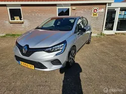 Grijs Gebruikt 2022 Renault Clio V Equilibre Hatchback | € 14.945 (Goede deal)