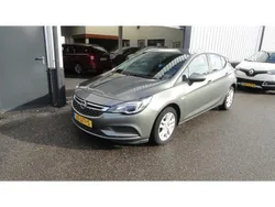 Grijs Gebruikt 2017 Opel Astra Edition Hatchback | € 13.950 (Eerlijke prijs)