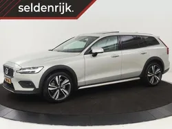 Grijs Gebruikt 2020 Volvo V60 CC Pro Stationwagen | € 28.900 (Super prijs)