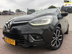 Zwart, metallic lak Gebruikt 2017 Renault Clio GrandTour Intens Stationwagen | € 7.999 (Goede deal)