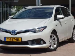 Wit Gebruikt 2018 Toyota Auris Hybrid Hatchback | € 18.950 (Eerlijke prijs)