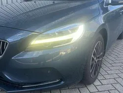 Blauw Gebruikt 2017 Volvo V40 Stationwagen | € 10.950 (Eerlijke prijs)