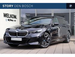 Zwart Gebruikt 2024 BMW 530e Comfort Edition Stationwagen | € 59.950