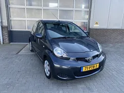 Grijs Gebruikt 2011 Toyota Aygo Comfort Hatchback | € 4.945 (Duur)