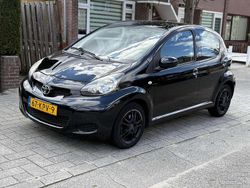 Zwart Gebruikt 2010 Toyota Aygo Comfort Hatchback | € 3.250 (Eerlijke prijs)