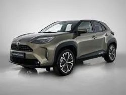 Bruin metallic Gebruikt 2022 Toyota Yaris Executive SUV | € 29.450
