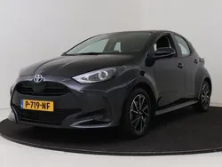 Zwart Gebruikt 2022 Toyota Yaris Active Hatchback | € 21.950 (Eerlijke prijs)
