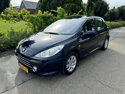 Blauw Gebruikt 2007 Peugeot 307 Premium Hatchback | € 2.299 (Eerlijke prijs)