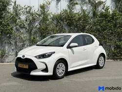 Wit Gebruikt 2021 Toyota Yaris Active Hatchback | € 18.940 (Goede deal)