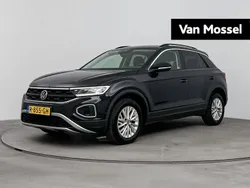 Zwart Gebruikt 2022 VW T-Roc Life SUV | € 23.400 (Eerlijke prijs)