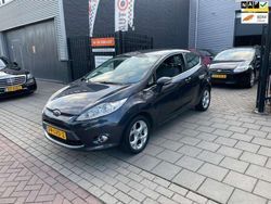 Grijs, metallic lak Gebruikt 2010 Ford Fiesta Titanium Hatchback | € 1.999 (Super prijs)
