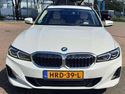 Wit Gebruikt 2024 BMW 330 Stationwagen | € 42.800 (Eerlijke prijs)