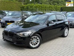 Zwart, metallic lak Gebruikt 2013 BMW 114 Hatchback | € 6.950 (Eerlijke prijs)