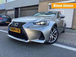 Grijs Gebruikt 2019 Lexus IS300h Sedan | € 17.595 (Eerlijke prijs)
