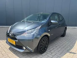 Grijs Gebruikt 2017 Toyota Aygo X-play Hatchback | € 6.850 (Eerlijke prijs)