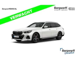 Wit Gebruikt 2025 BMW 550e M Sport Stationwagen | € 99.875 (Goede deal)
