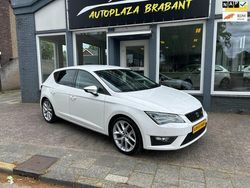 Wit, metallic lak Gebruikt 2015 Seat Leon FR Hatchback | € 12.250 (Eerlijke prijs)