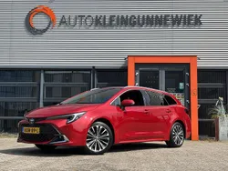 Rood Gebruikt 2024 Toyota Corolla Hybrid Stationwagen | € 33.950 (Super prijs)
