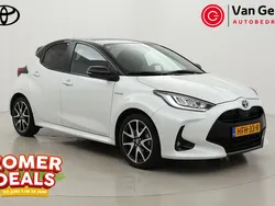 Wit Gebruikt 2021 Toyota Yaris Hybrid Executive Hatchback | € 23.999 (Eerlijke prijs)