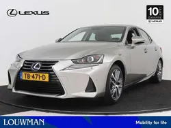 Grijs Gebruikt 2018 Lexus IS300h Business Edition Sedan | € 23.950 (Eerlijke prijs)