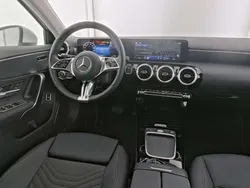 Wit Gebruikt 2023 Mercedes A250 Luxury Hatchback | € 28.950