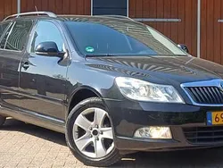Zwart Gebruikt 2011 Skoda Octavia Ambition Stationwagen | € 4.450 (Eerlijke prijs)