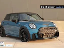 Blauw, metallic lak Gebruikt 2021 Mini John Cooper Works Hatchback | € 29.975 (Goede deal)
