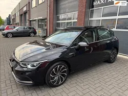Zwart Gebruikt 2020 VW Golf VII Highline Hatchback | € 23.950 (Eerlijke prijs)