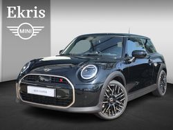 Zwart Gebruikt 2025 Mini Cooper S Favoured Hatchback | € 39.950
