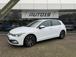 Wit Gebruikt 2022 VW Golf VIII Style Hatchback | € 27.919 (Goede deal)