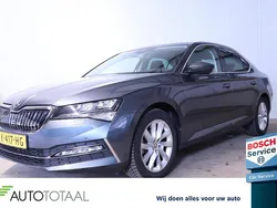 Grijs Gebruikt 2021 Skoda Superb Business Line Hatchback | € 25.400 (Goede deal)