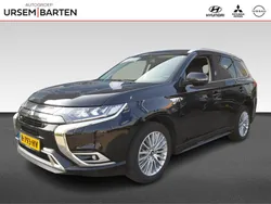 Zwart Gebruikt 2020 Mitsubishi Outlander P-HEV Intense SUV | € 24.730 (Eerlijke prijs)