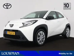 Wit Gebruikt 2022 Toyota Aygo Play Hatchback | € 15.945 (Eerlijke prijs)