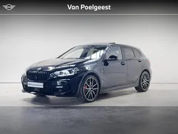 Saphirschwarz metallic (zwart metallic) Gebruikt 2024 BMW 120 M Sport Hatchback | € 43.895 (Duur)