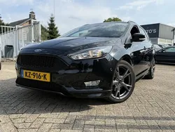 Zwart Gebruikt 2017 Ford Focus ST-Line Stationwagen | € 5.999 (Super prijs)